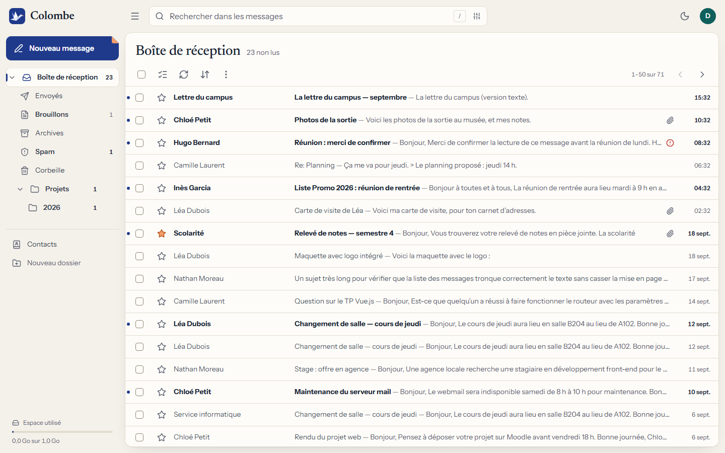 La boîte de réception de Colombe sur ordinateur : dossiers à gauche, liste des messages avec expéditeur, objet, aperçu et heure.